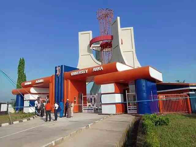 the entrance gate of Nnamdi Azikiwe University Awka