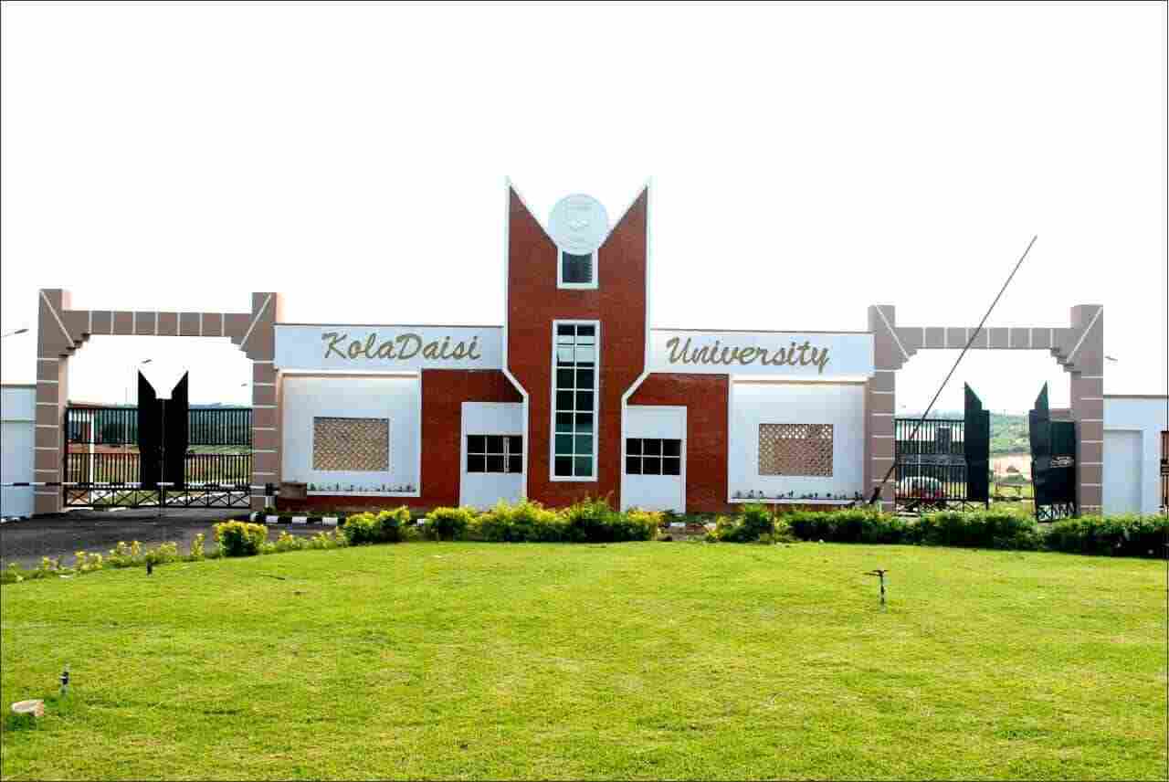 Photo of the Main Entrance Gate of KolaDaisi-University-Ibadan-Oyo-State
